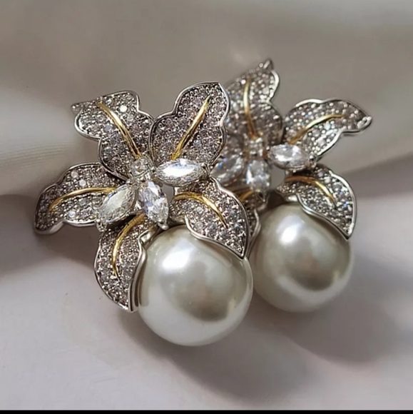 STUNNING orchid flower pearl earrings statement silver gold Crystal stones Stud - Picture 8 of 11